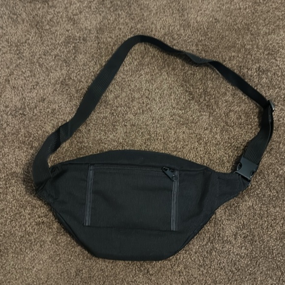 Black belt bag excellent condition - Picture 3 of 3